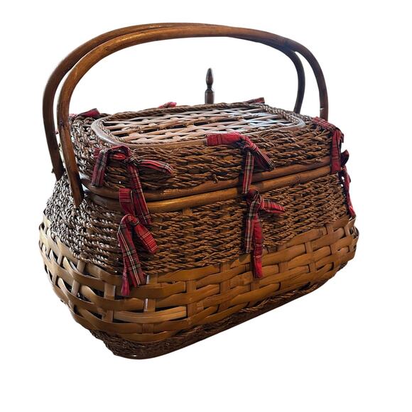 DELUXE PICNIC TIME BASKET 21\